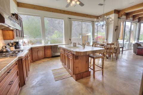 Spectacular mountain views throughout  