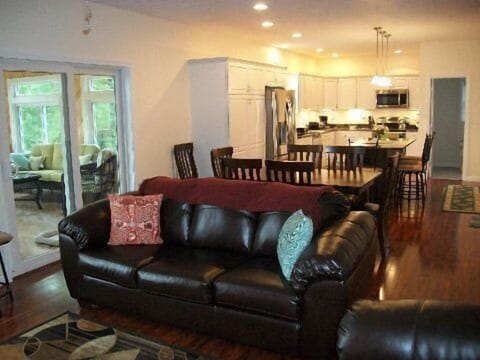 MAIN LEVEL LIVING AREA