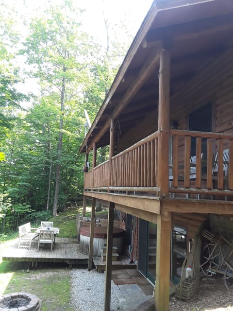 Lake side deck and hot tub