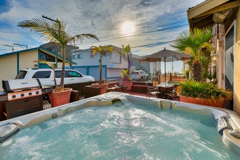 Tub angle sunset view! Yes for real.