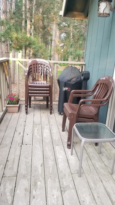 Walk-out Deck Overlooks 10th Hole , Firepit, Yard Chairs, Weber Charcoal Grill