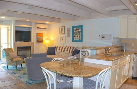 Lots of seating around the kitchen counter
(Please note that the fireplace is not for use)