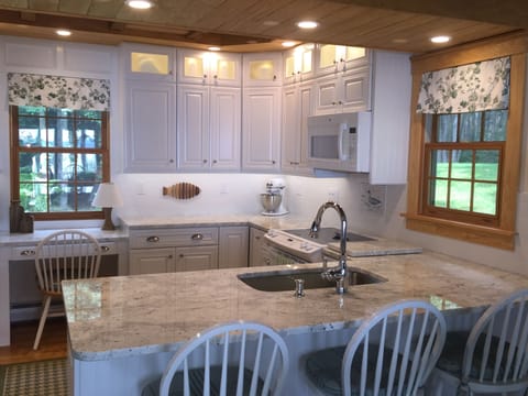 Kitchen with Breakfast Bar