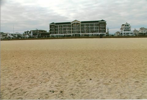 Sea Spray Condo in the heart of Hampton Beach, voted top 5 best beaches in US!