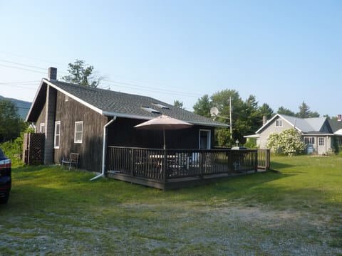 Large back deck, perfect for entertaining.