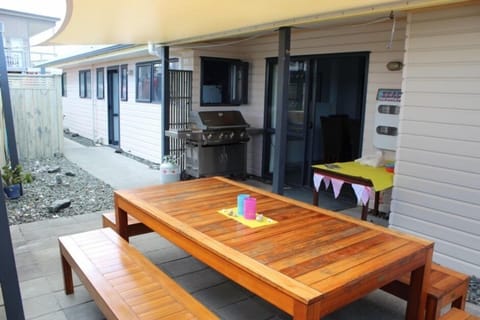 Large outdoor covered BBQ / entertaining area