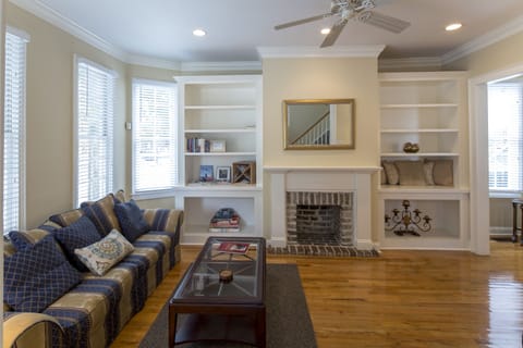 Historic Jefferson House. Spacious, elegant & practical. 4 Bedroom/4.5 bath. 