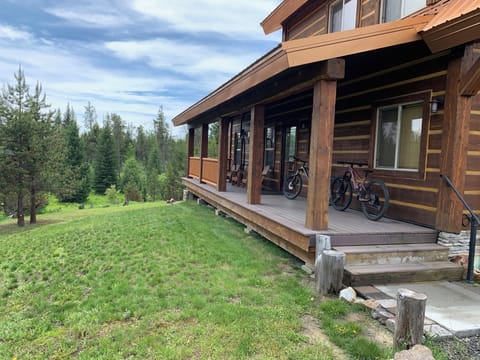 Entry porch. Seating for 6 year round.