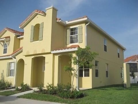 1600 sqft 3 bedroom end unit townhome