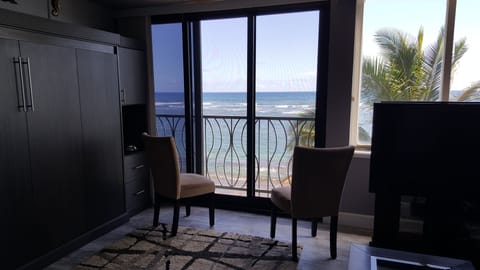 Virtual lanai area to enjoy the ocean breezes