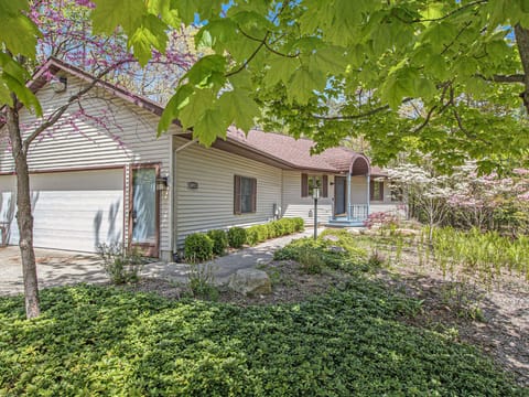 Front view of home from driveway. 
