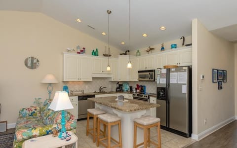 Kitchen with Breakfast Bar