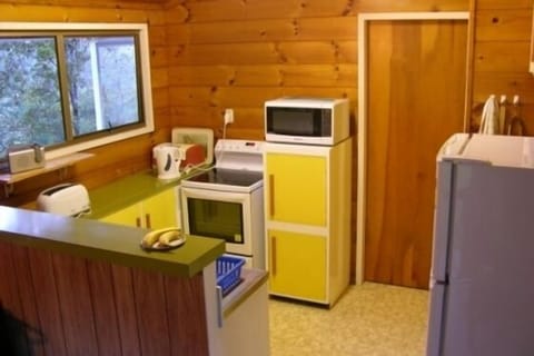 Fully equipped kitchen - includes a breadmaker