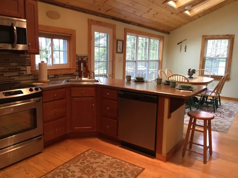 Complete kitchen with everything you need.