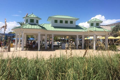 Beach nearby, sun loungers, beach towels