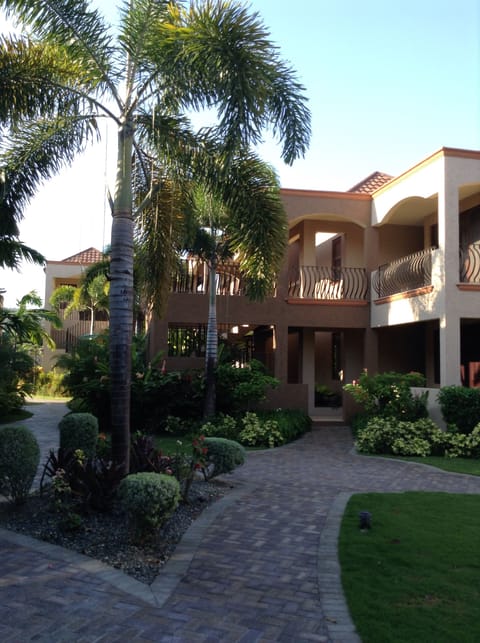 Apt Exterior 