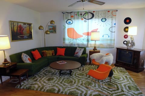 Welcome to The Oasis Mid-Century Fun, & right next door to Regis Cafe & Gardens!