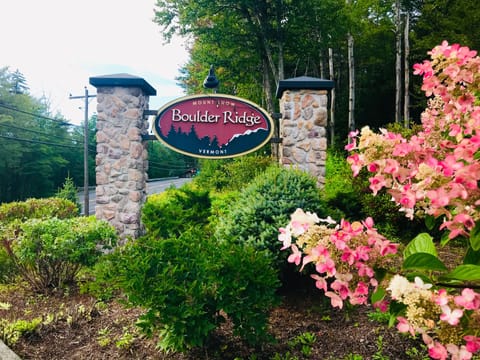 Exclusive Community of Boulder Ridge 