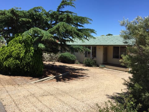 Welcome to 28 Carrickalinga Road