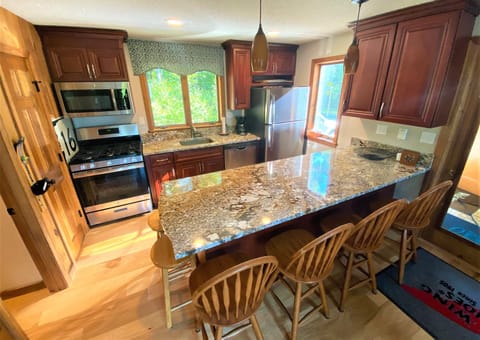 Remodeled Kitchen: granite, stainless, gas range. Seats 6