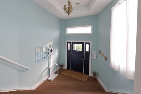 Luxurious 6 Bedroom Oceanside Home with Pool. Steps from the Beach. House in Beach Haven Crest