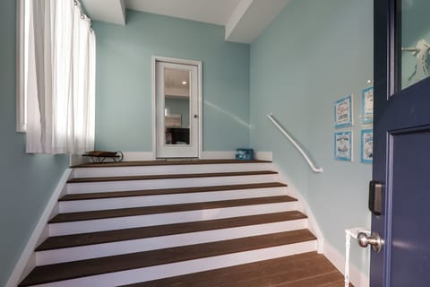 Luxurious 6 Bedroom Oceanside Home with Pool. Steps from the Beach. House in Beach Haven Crest