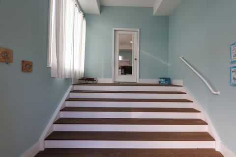 Luxurious 6 Bedroom Oceanside Home with Pool. Steps from the Beach. House in Beach Haven Crest