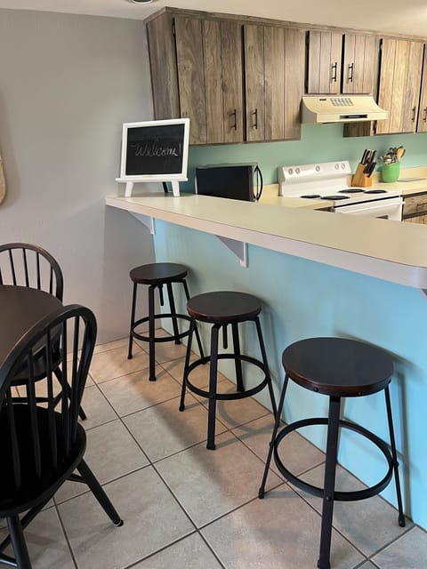 bar area w/ 3 bar stools