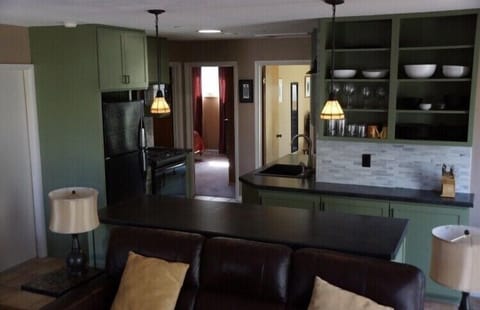 Living room looking back into the 2 bedrooms. 