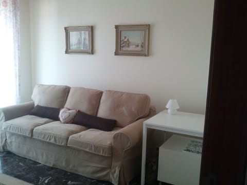 Sitting room with a sofa bed