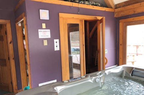 Indoor spa tub