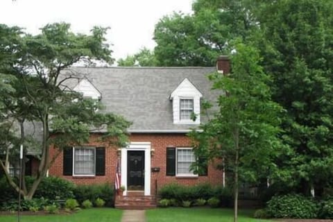 Bancroft Cottage faces out on to lush and beautiful Parkway.