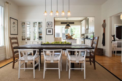 Inviting dining room/kitchen to spend time together with friends and family 