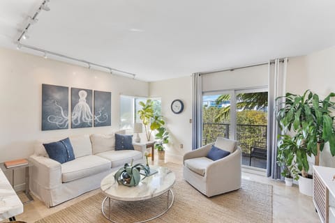 Sunny corner exposure with a large balcony 