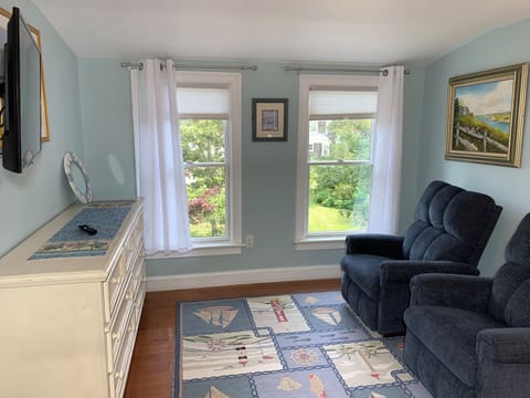 Sitting area in upstairs queen overlooks back yard