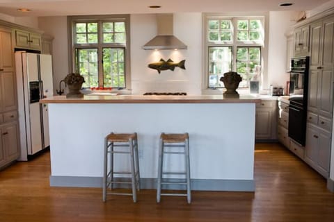 The open kitchen, with room for plenty of cooks!