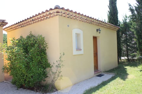 Entrance of the studio with upfront parking