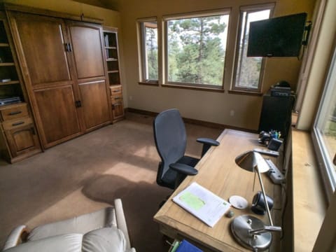 Can be an office/sitting space