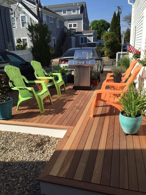 Who wants a private deck without a little color to make one feel great? We do!