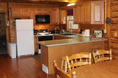 Main floor, full kitchen.