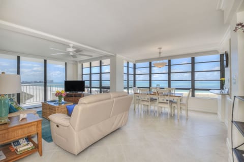 A Spectacular panorama view of the Gulf, Crescent beach and the Nature Reserve