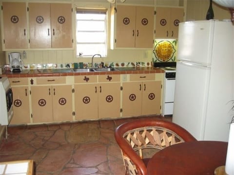 Spacious and fully furnished kitchen