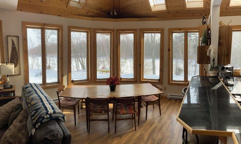 Dining area with surround view