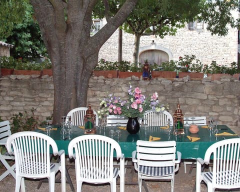 Courtyard dining table near barbecue.