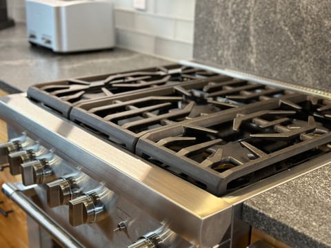 Thermador Pro Harmony 5 burner gas range and with Zephyer exhaust