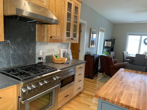 Microwave drawer, open kitchen layout, fully stocked cookware and glassware