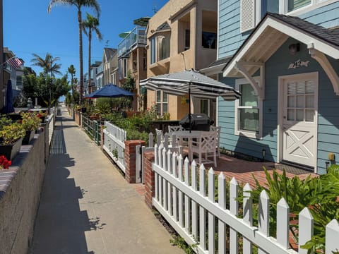 Walk to the beach in 2 minutes