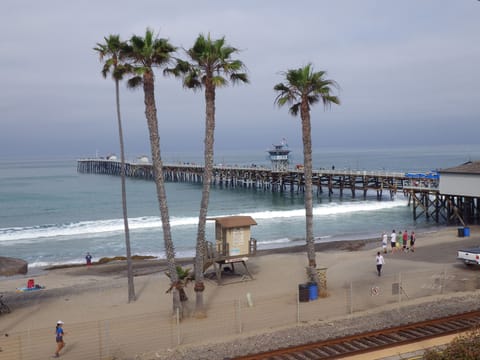 Main Beach and Pier are only a 5 minute walk away