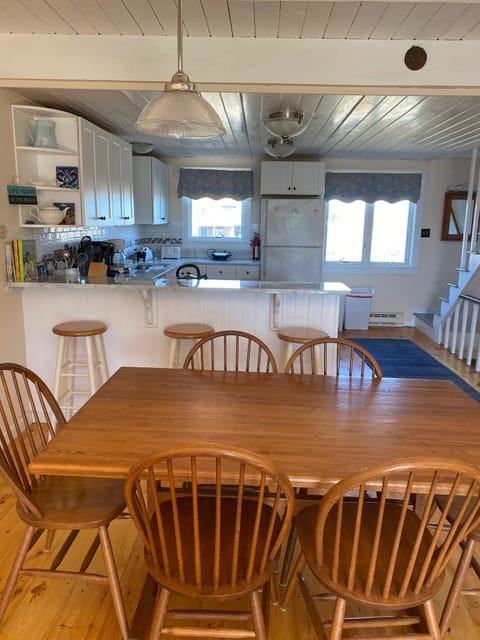 Dining/kitchen (2nd floor)