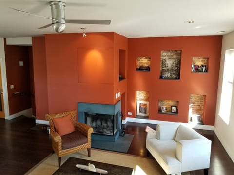 Great room w/wood burning fireplace off kitchen / dining area